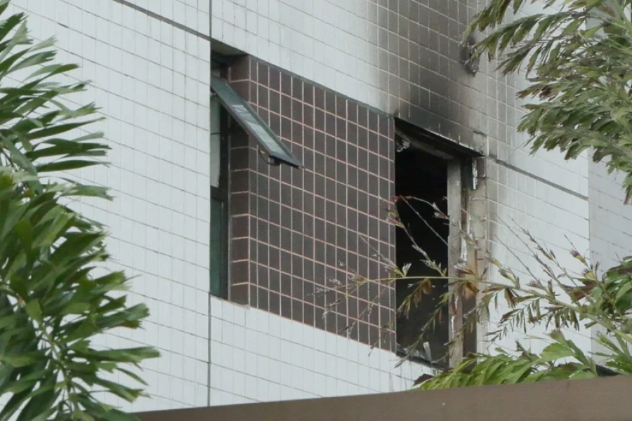 Incêndio atinge apartamento em condomínio na Várzea durante a madrugada no Recife
