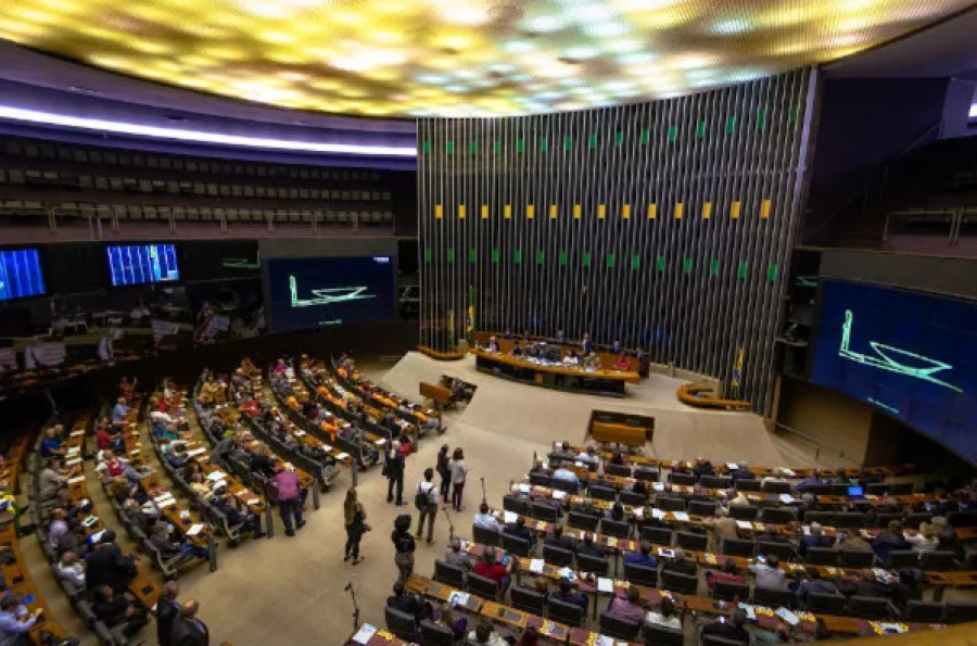Comissão aprova projeto que obriga manutenção mensal de elevadores em edifícios