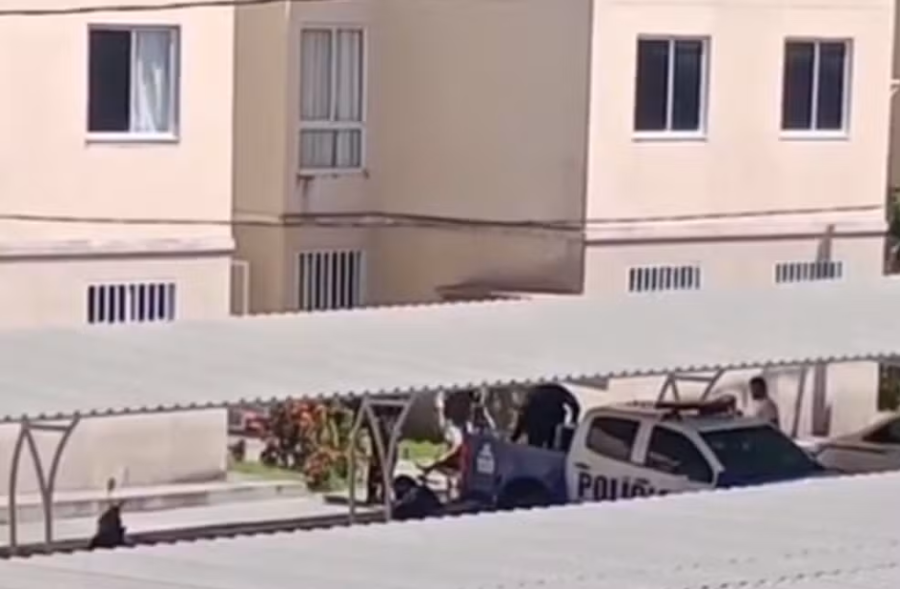 Suspeitos morrem após troca de tiros durante abordagem policial em condomínio de Aracaju