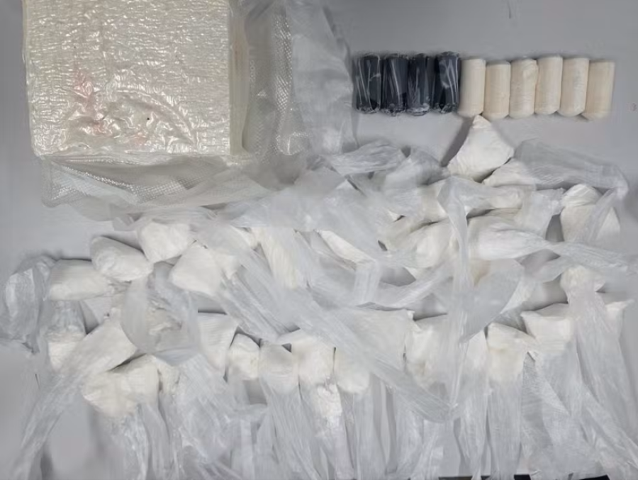 Laboratório de drogas é descoberto em condomínio de luxo e dois são presos no Amazonas