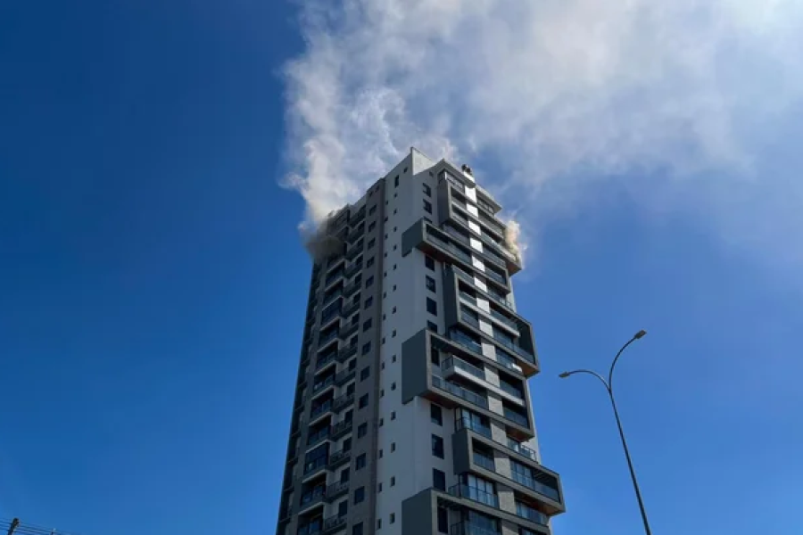 Incêndio atinge apartamento em Passo Fundo, deixa feridos e mobiliza resgate de cão