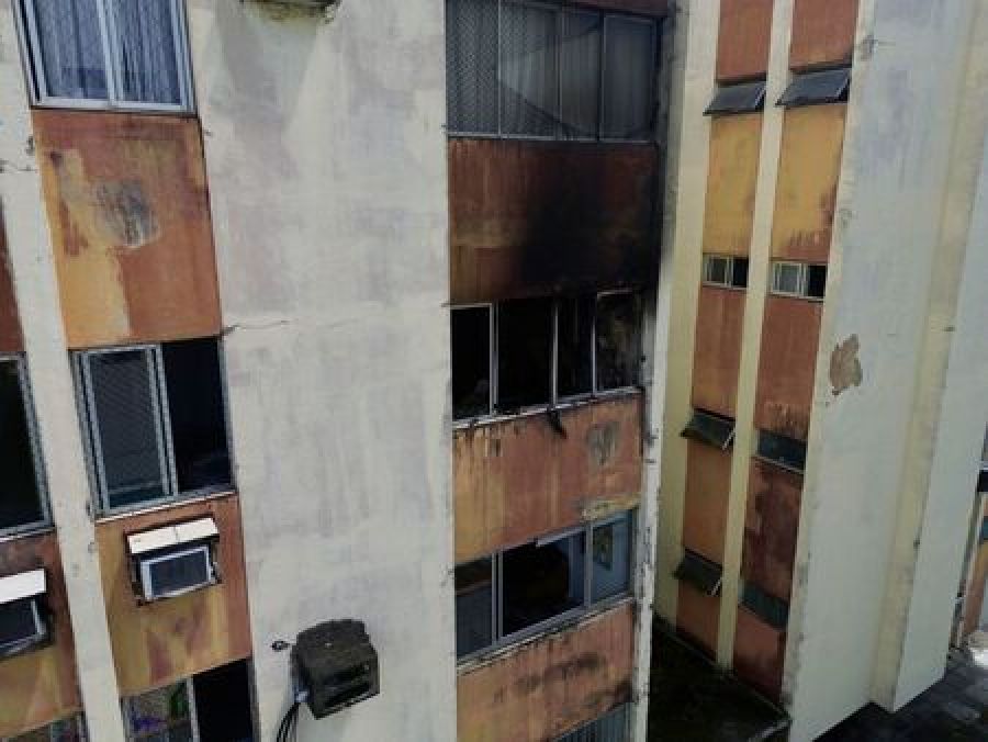 Incêndio em apartamento mata duas pessoas e três cães e causa comoção em condomínio no Recife