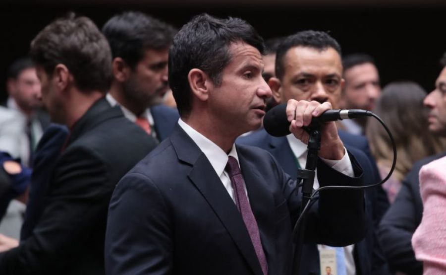 Câmara aprova lei que proíbe condomínios de vetar aluguel para partidos políticos