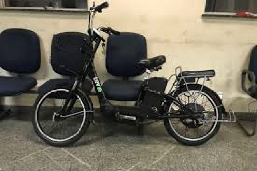 Casal invade condomínio e furta bicicleta elétrica no centro de Vitória