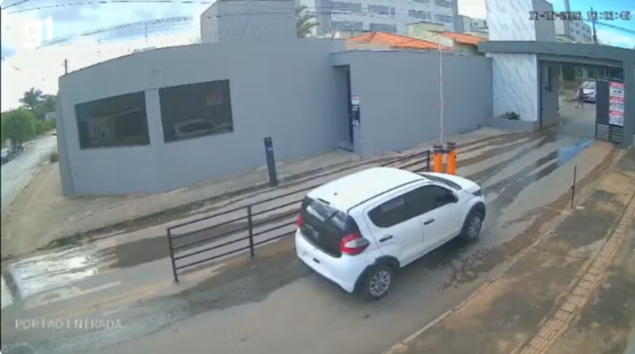 Criminosos rendem criança em condomínio e roubam cofre com R$ 72 mil em MG