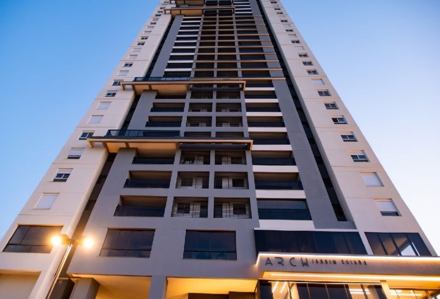Construtora é condenada após atraso na entrega de apartamento e cobrança indevida em MT