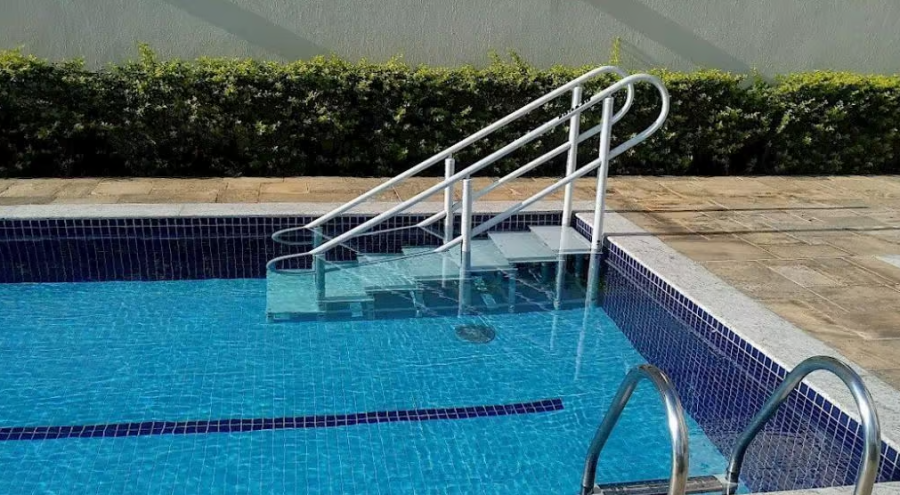 Justiça mantém condenação de condomínio por acidente em piscina sem sinalização