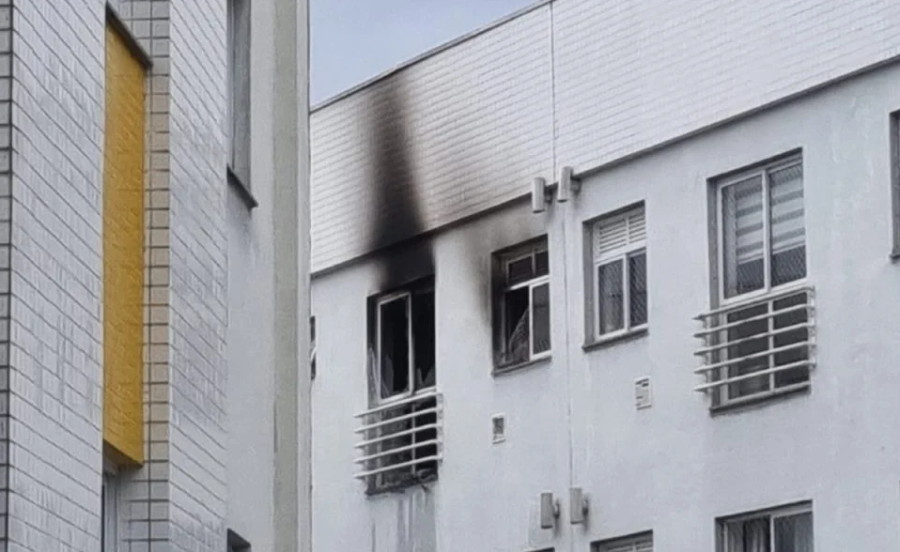 Incêndio em apartamento mata cachorro e mobiliza moradores em condomínio de Curitiba