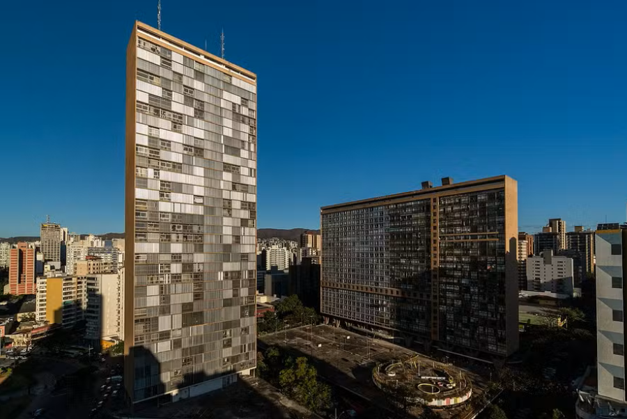 Pets no colo, visitantes barrados e vigilância: as polêmicas da “síndica brava” do Edifício JK