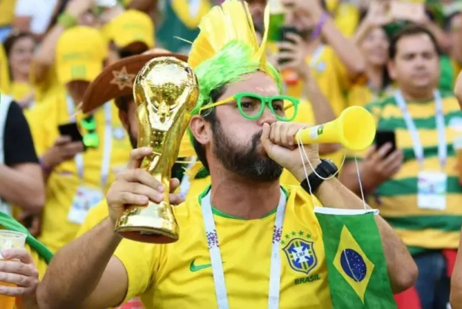 Uso de vuvuzelas, telões e bandeiras na Copa exige atenção às regras dos condomínios