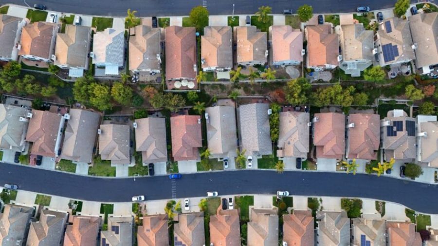 Mercado imobiliário dos EUA registra queda e amplia desafios para compradores e construtoras