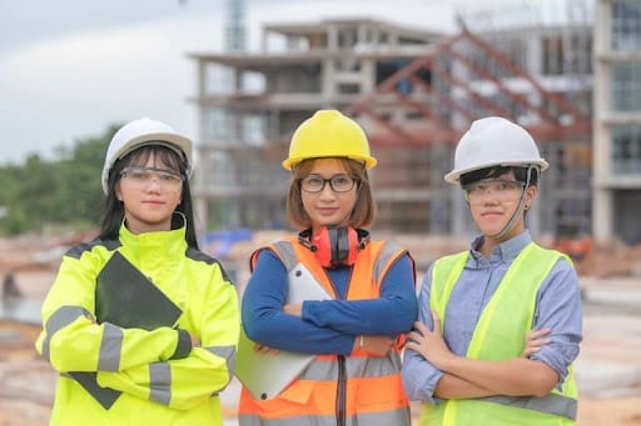 Mulheres ampliam presença na construção civil apesar dos desafios do setor