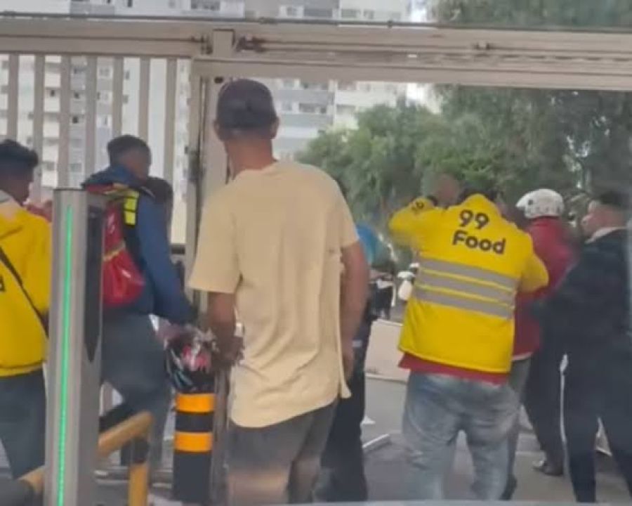 Grupo invade condomínio após motoboy relatar agressão de morador em Diadema