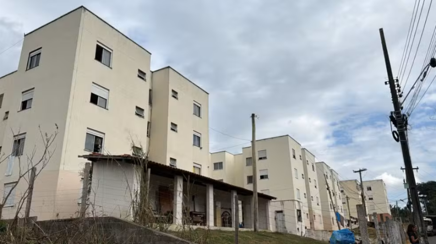 PM é baleado durante troca de tiros com suspeitos armados dentro de condomínio em Cariacica