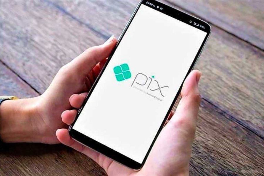 Pix reduz inadimplência em condomínios e transforma cobrança das taxas condominiais