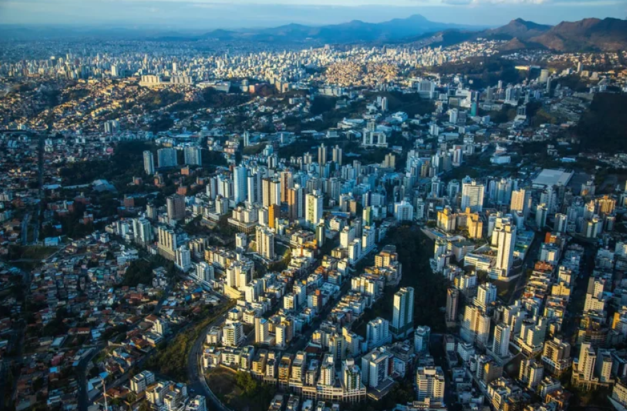 Jovens priorizam mobilidade e localização em vez de apartamentos maiores, aponta especialista