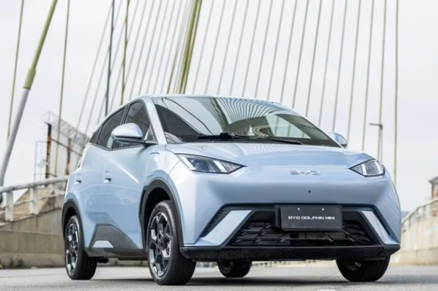 Venda de carros elétricos cresce no Brasil e impulsiona desafios para condomínios e infraestrutura