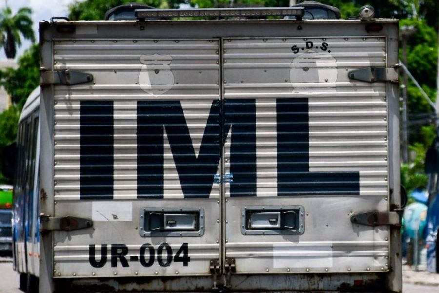 Homem é assassinado dentro de condomínio em Candeias após invasão de criminosos