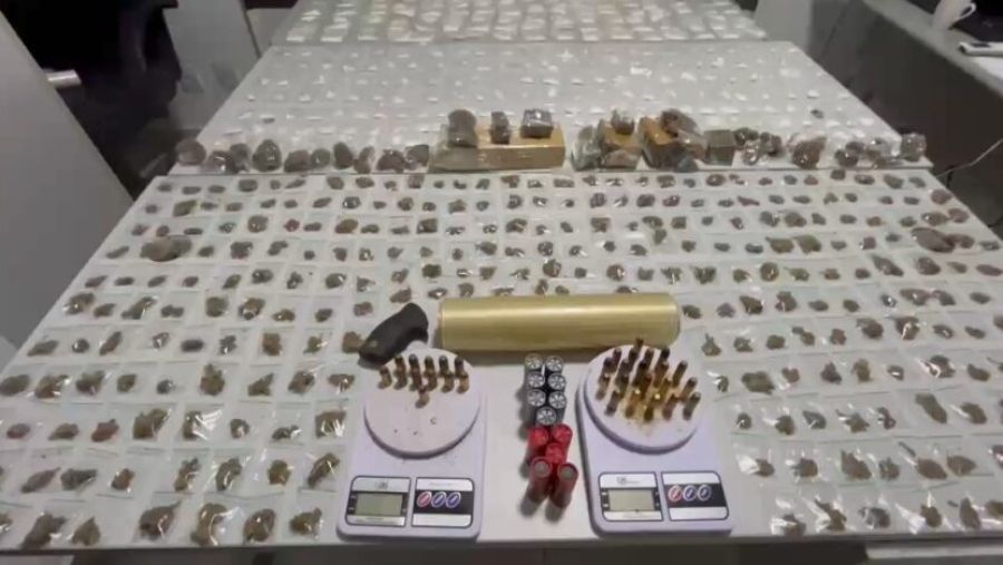 Polícia apreende drogas e munições em condomínio durante operação contra o tráfico em Parnamirim