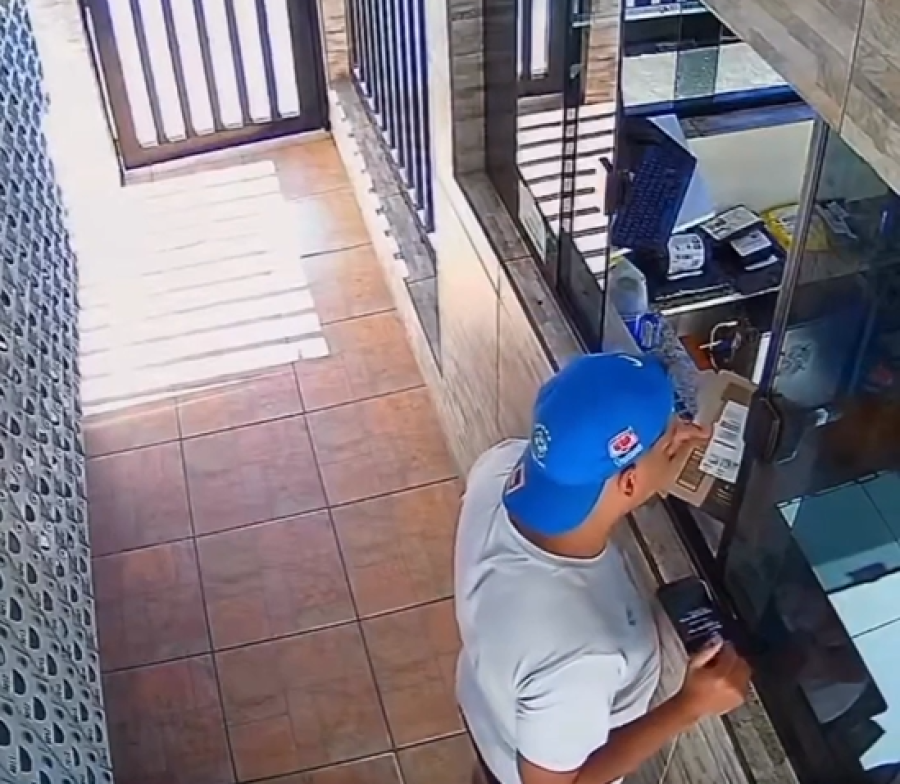 Entregador furta celular em portaria de condomínio e é pressionado por motoboys a devolver aparelho