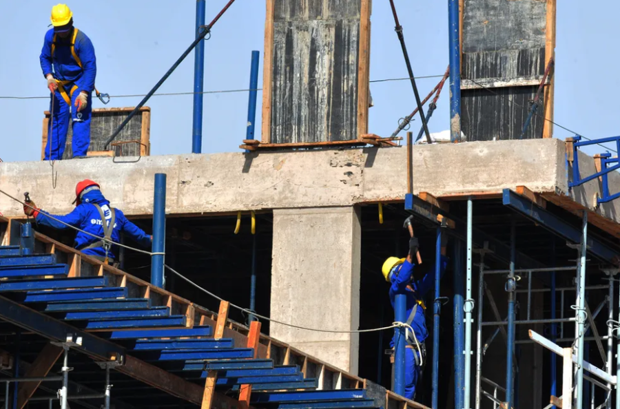 Tarifaço dos EUA pode elevar juros e aumentar custos da construção civil, alerta CBIC