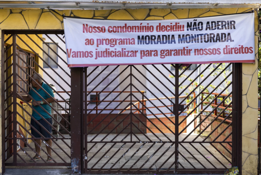 Moradores protestam contra projeto que prevê moradia para dependentes químicos em condomínio de SP