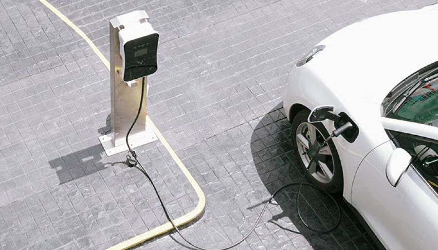 Frota de veículos elétricos cresce 300% e desafia infraestrutura dos condomínios brasileiros