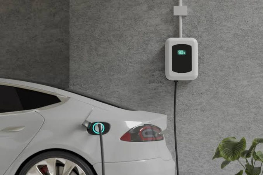 Carregadores de carros elétricos em condomínios exigem cuidados para evitar incêndios e problemas com seguro