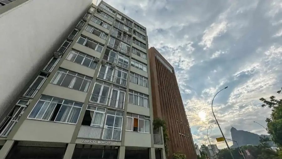 Apartamento de Eduardo Bolsonaro vai a leilão após retomada pela Caixa