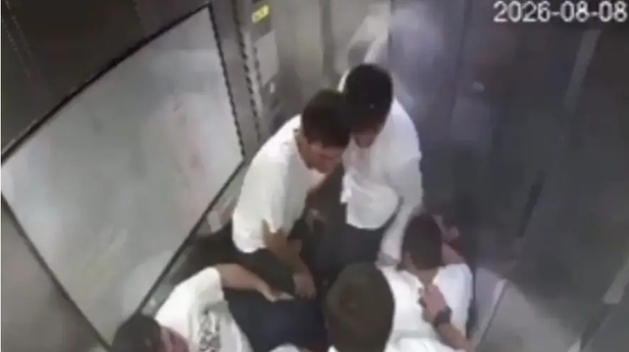 Elevador despenca 15 metros em prédio residencial na Rússia e deixa nove pessoas feridas