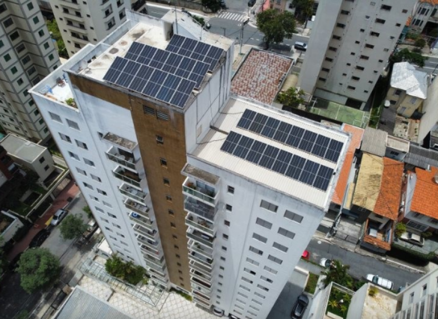 Energia solar ganha espaço nos condomínios e impulsiona crédito para modernização