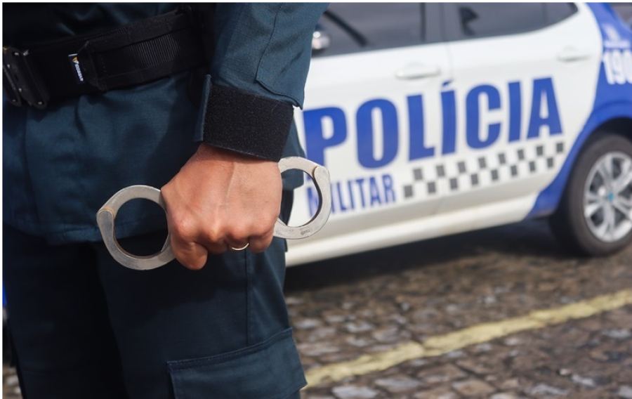 Homem é preso após manter a própria mãe presa em apartamento em Aracaju