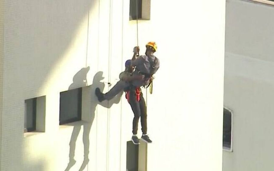 "Homem-Aranha" invade condomínio e rouba itens de moradores
