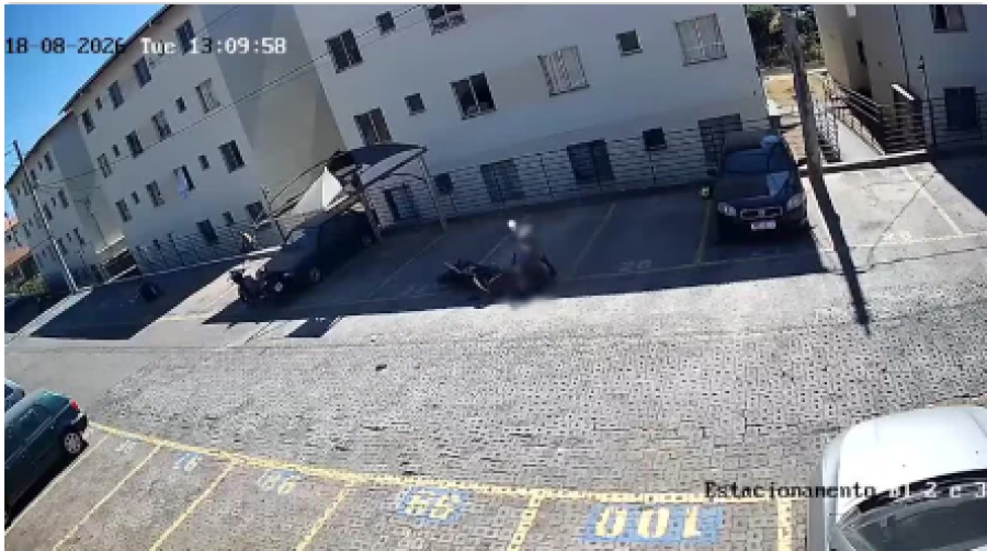 Mulher atropela e agride vizinho após discussão por cães em condomínio de Betim