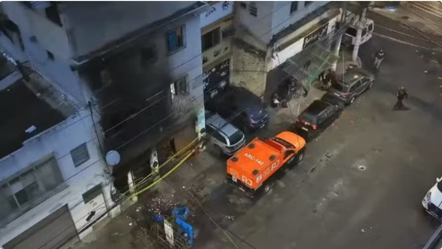 Incêndio em prédio no Vasco da Gama deixa dois mortos e dez pessoas feridas no Rio
