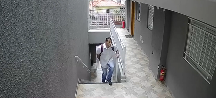 Ladrão invade condomínio e rouba joias