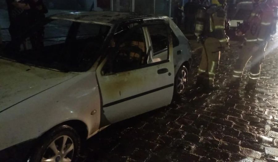 Incêndio em carro provoca evacuação de condomínio com 96 apartamentos em Caxias do Sul
