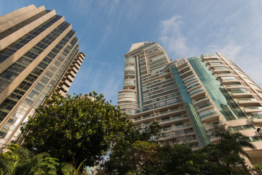 Condomínio mais caro de São Paulo chega a R$ 3,1 mil e alta também avança na periferia