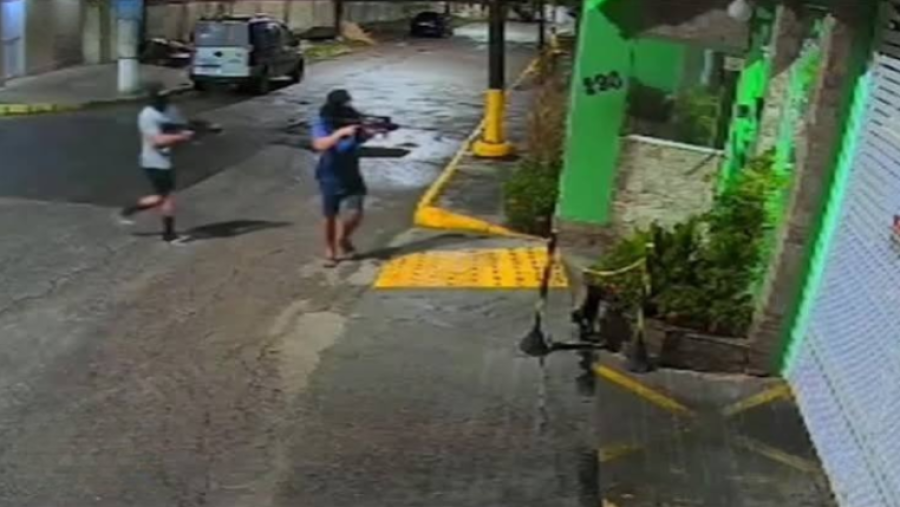 Criminosos ligados ao CV invadem condomínio e obrigam moradores a contratar “internet do tráfico”