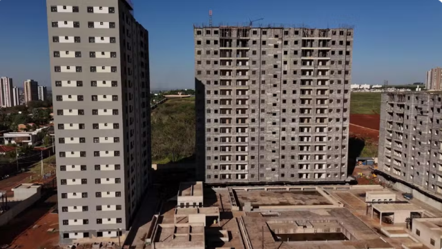 Clientes relatam prejuízos após atraso de construtora na entrega de apartamentos em Ribeirão Preto