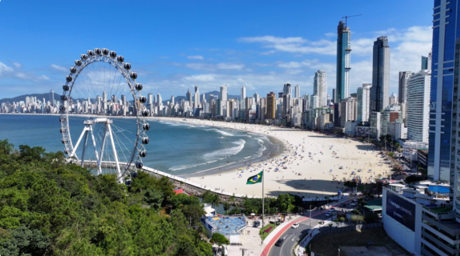 Balneário Camboriú combina turismo e imóveis de alto padrão para fortalecer mercado imobiliário