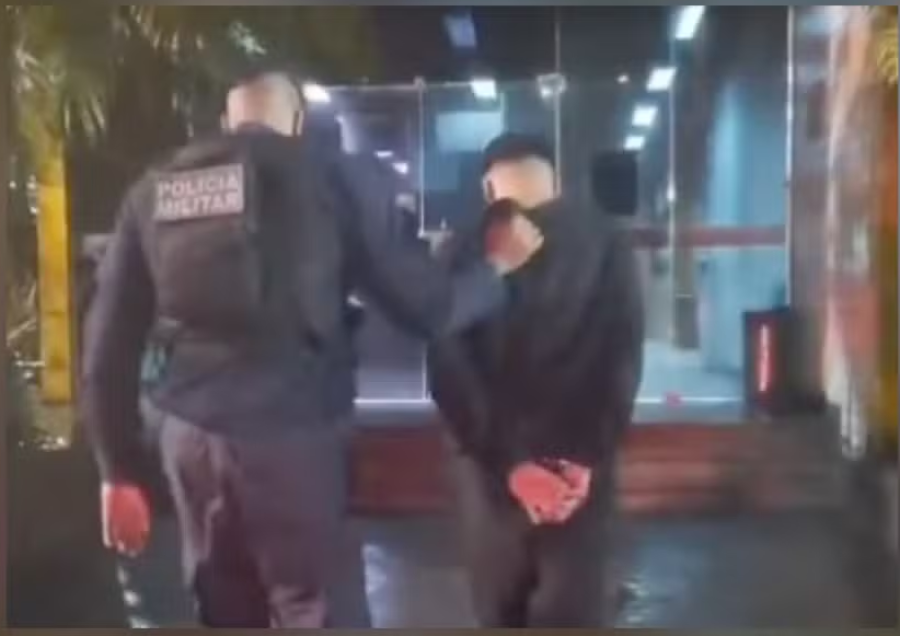 Homem é preso após invasão de apartamento em prédio na Barra da Tijuca, no Rio