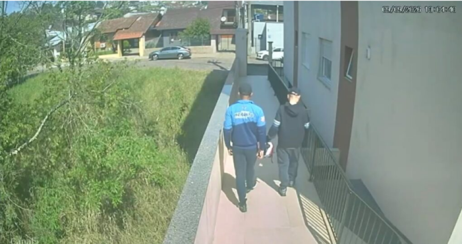 Dupla invade condomínio após operação contra agiotagem e tenta furtar moto em Estância Velha
