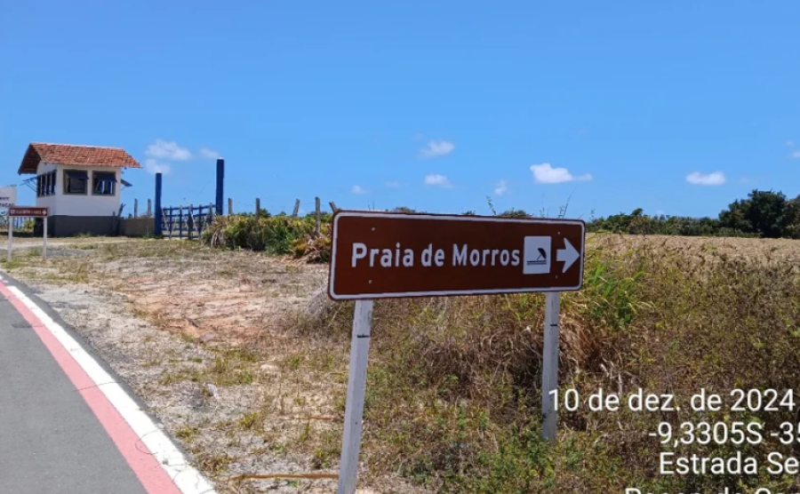 Condomínio de luxo instala cancelas e restringe acesso à praia em Alagoas