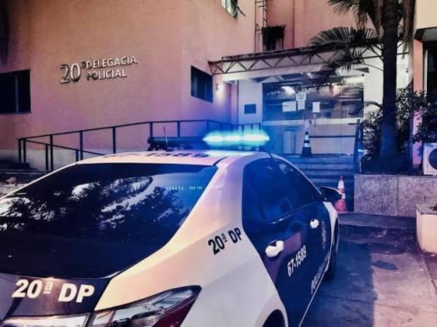 Moto é roubada dentro de condomínio após portão demorar a fechar