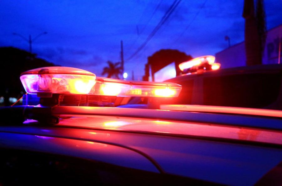 Dois homens são presos após tentarem fugir pelo telhado de condomínio