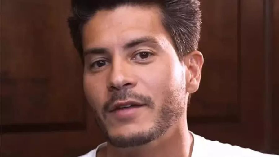 Arthur Aguiar é alvo de ação de despejo por dívida de aluguel de R$ 166 mil