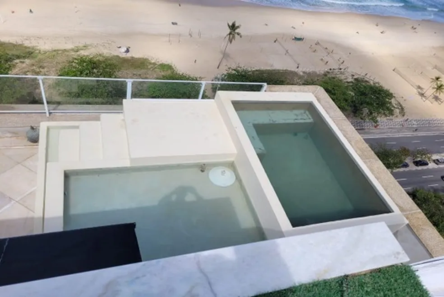 Piscina em cobertura de Ipanema vira jacuzzi após briga entre vizinhos