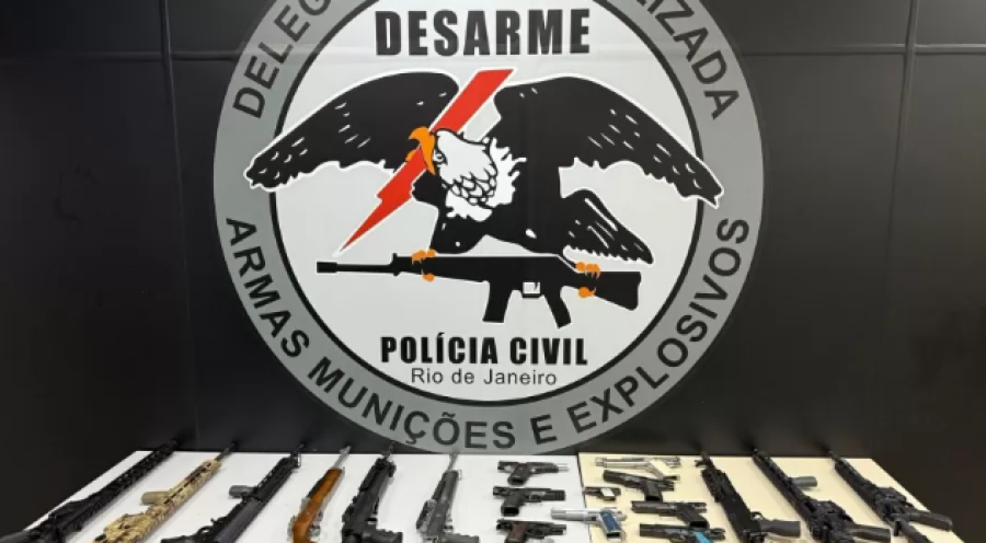 Armas de grosso calibre apreendidas em apartamento de luxo no Recreio (RJ)