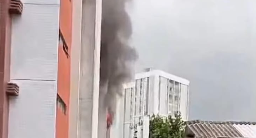 Incêndio destrói apartamento na Encruzilhada, Zona Norte do Recife